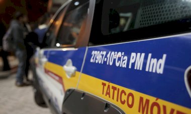 Homem é preso após desobedecer ordem de parada e jogar carro contra policial em Viçosa