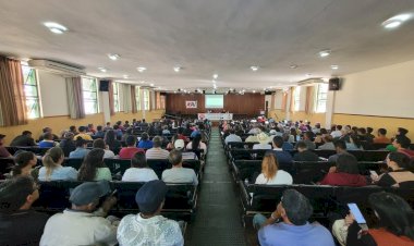 Técnicos administrativos da UFV votam contra assinatura de acordo com o governo