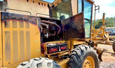 Incêndio atinge motor de máquina na garagem da prefeitura de Coimbra