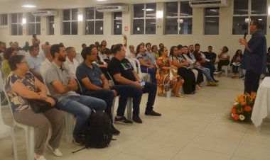 Candidatos a vereadores participam de encontro com paróquias de Viçosa 