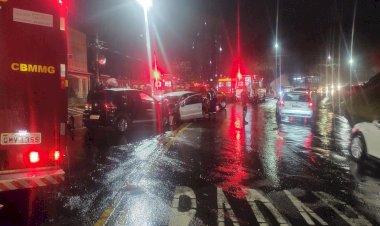 Colisão frontal deixa sete feridos em Juiz de Fora