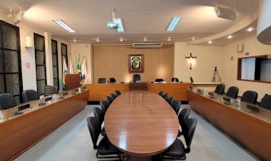 Justiça concede liminar e suspende aumento do salário dos vereadores a partir de 2025