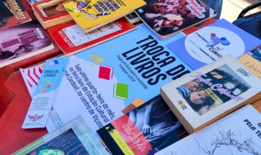 Prefeitura promove troca de livros na feira livre