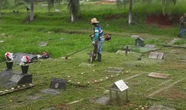 Prefeitura inicia limpeza no Cemitério Colina da Saudade