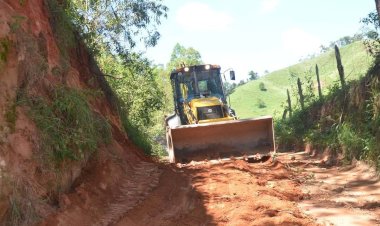 PMV inicia encascalhamentos emergenciais nas estradas rurais