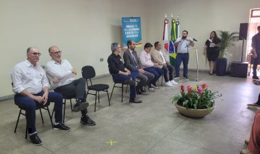Prefeito de Viçosa apresenta demandas ao governador do Estado
