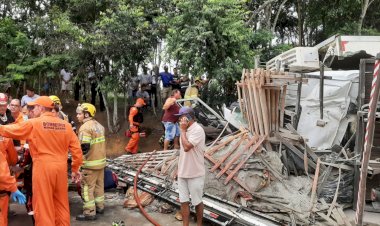 Acidente entre caminhões deixa dois motoristas feridos na MGC-120