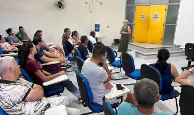 Feirantes de Viçosa participam de capacitação da Emater