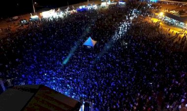 CarnaViçosa 2025 reuniu milhares de pessoas no Espaço Aberto da UFV