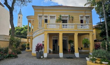 Casa Arthur Bernardes é palco de lançamento de livro