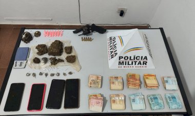 Polícia prende quatro homens por tráfico de drogas em Araponga