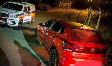 Carro roubado no RJ é recuperado pela PM em Viçosa