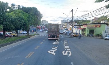 Mulher fica ferida em colisão entre moto e carro no João Braz