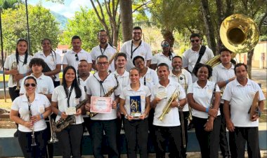 Lira Santa Rita de Viçosa se apresentou em encontro de bandas em São Geraldo