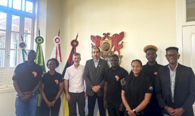 Reitor da UFV se reúne com representantes da Associação dos Estudantes Africanos de Viçosa