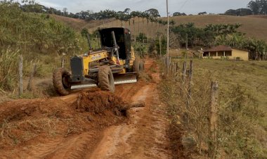 Estradas rurais de Viçosa continuam recebendo encascalhamento