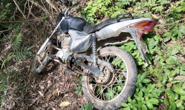 Motocicleta roubada é encontrada abandonada em Paula Cândido