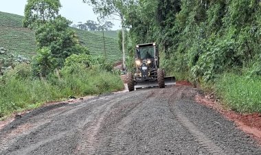Prefeitura de Ervália realiza reparos em estradas rurais do município