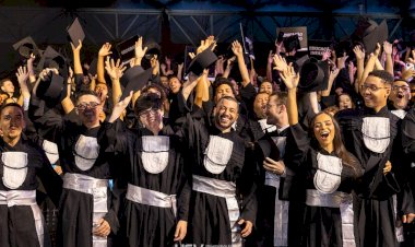 UFV forma mais de 620 alunos na primeira colação de grau do ano do centenário