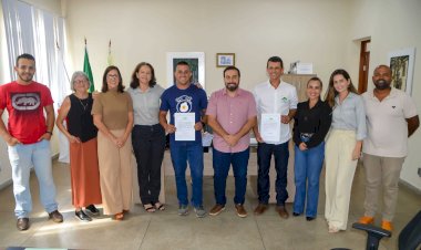Prefeitura entrega primeiros Selos SIM/Cimvalpi a agroindústrias de Viçosa