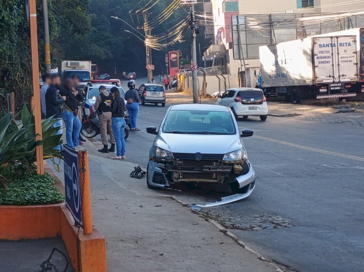 Motociclista fica ferida em acidente no centro de Viçosa