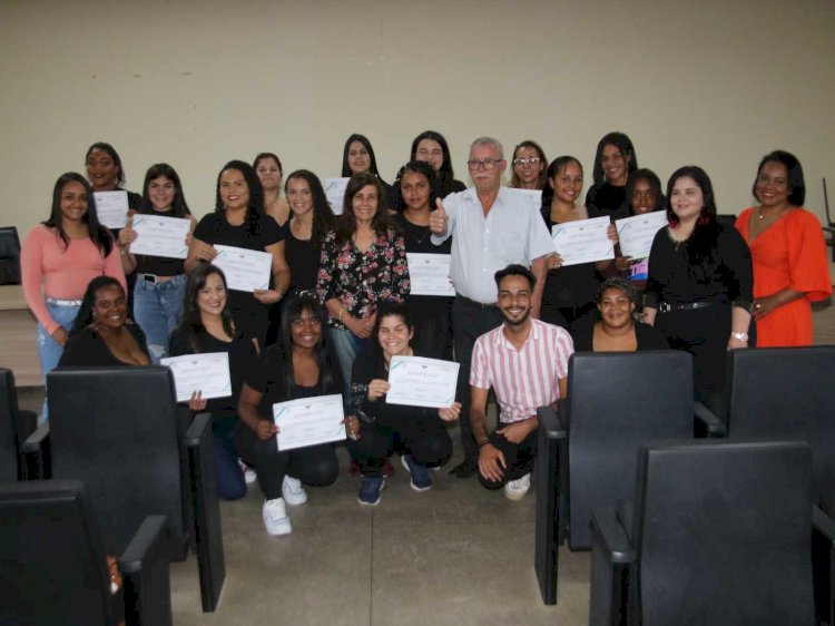 Prefeitura de Viçosa forma 26 mulheres em cursos de depilação e design de sobrancelhas
