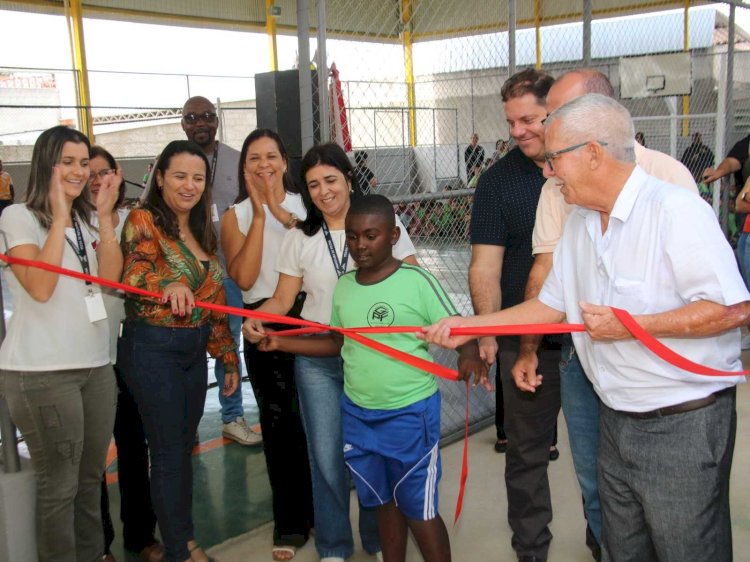 Prefeitura inaugura quadra poliesportiva na Escola Municipal Professor Pedro Gomide Filho
