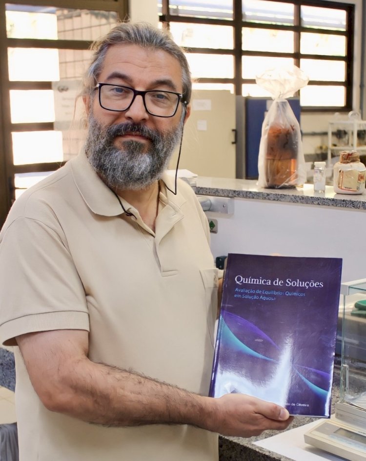 Livro de professor da UFV é selecionado para concorrer ao Prêmio Jabuti Acadêmico