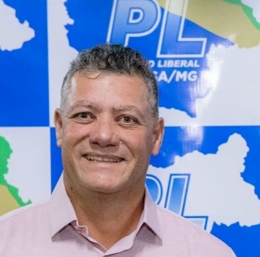 Helio Barbosa registra candidatura à prefeitura de Viçosa