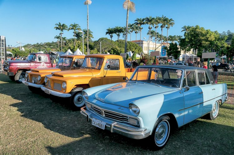 Exposição de carros antigos abre a programação da Semana do Fazendeiro