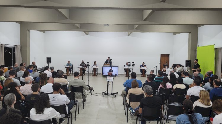 Candidatos a prefeito são sabatinados em evento das paróquias de Viçosa