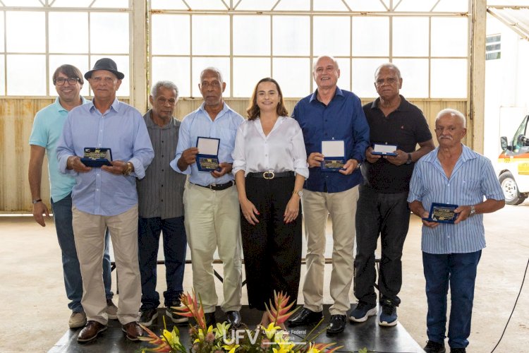 Servidores da UFV são homenageados após 50 anos de serviço