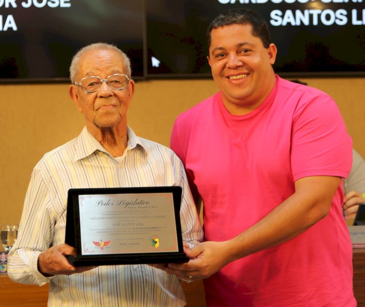 Cabeleireiro é homenageado na Câmara por décadas de dedicação em Viçosa