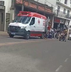 Colisão entre motos deixa dois feridos em Viçosa