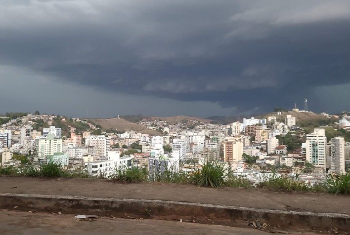 Inmet emite alerta de tempestade para Viçosa e região nesta segunda-feira