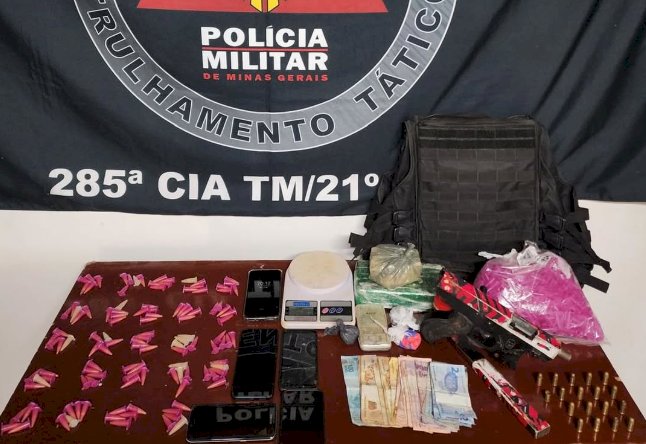 PMMG prende quatro pessoas e apreende armas e drogas em Ubá