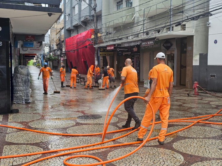 SAAE e prefeitura realizam operação de limpeza no centro de Viçosa