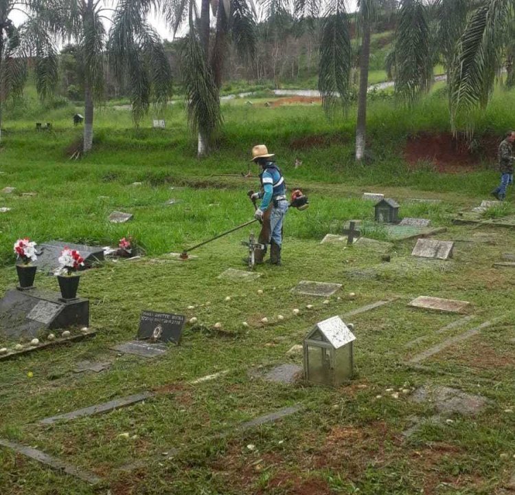 Prefeitura inicia limpeza no Cemitério Colina da Saudade