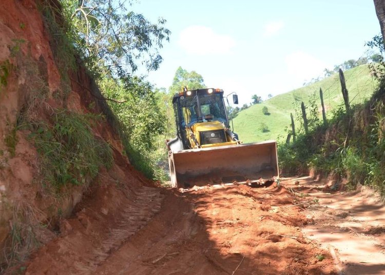 PMV inicia encascalhamentos emergenciais nas estradas rurais