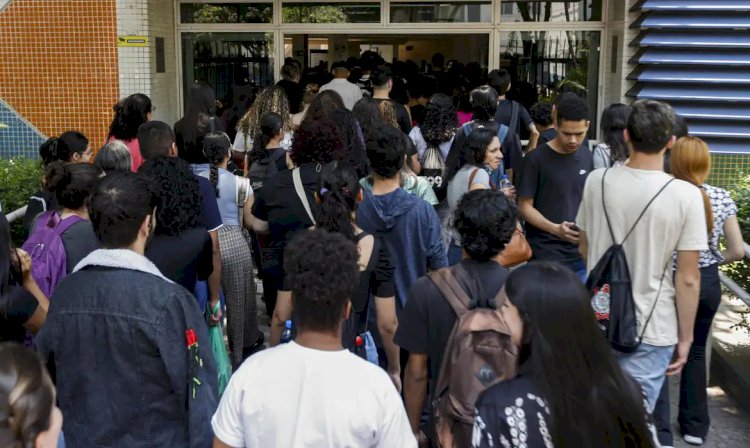 TCU suspende 50% do orçamento do programa Pé-de-Meia