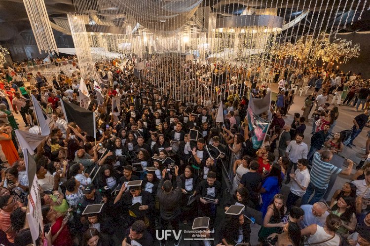 Primeira formatura de 2025 da UFV reúne mais de 500 formandos