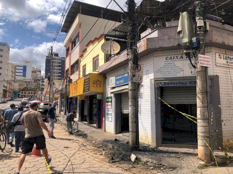 Incêndio atinge rede elétrica no centro de Viçosa