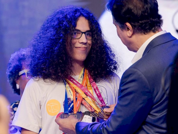 Ex-aluno do Coluni conquista sua 7ª medalha de ouro em olimpíada nacional de matemática