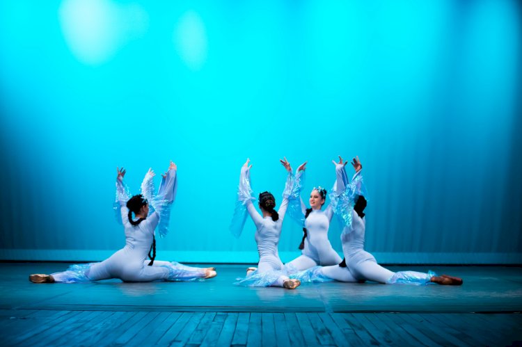 Bailarinas da Escola Núcleo de Arte e Dança a caminho para festival internacional