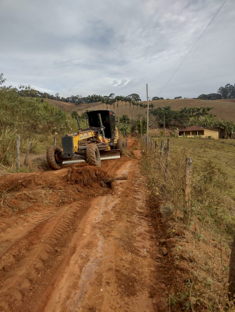 Estradas rurais de Viçosa continuam recebendo encascalhamento