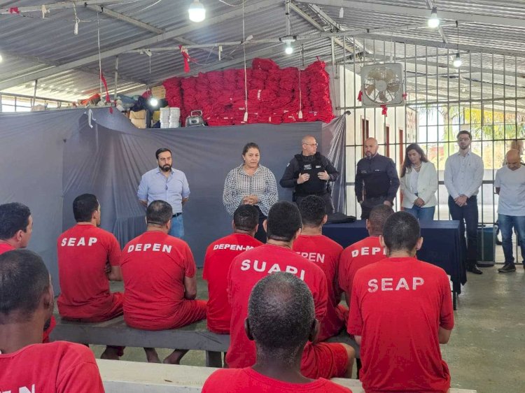 Prefeito de Viçosa realiza palestra no Presídio da cidade