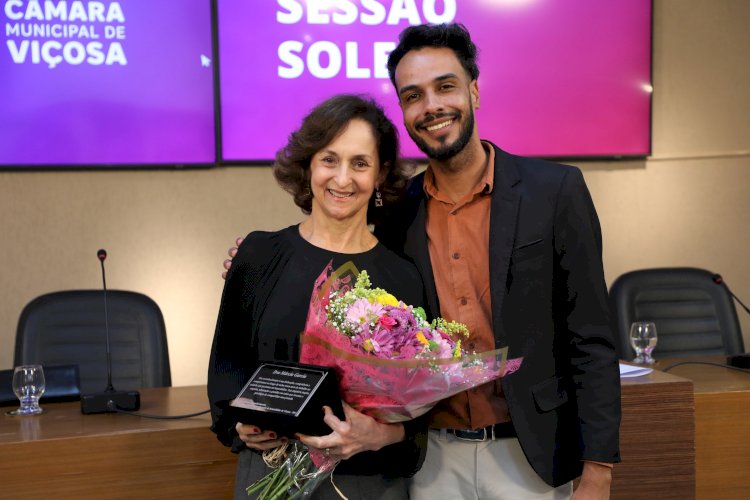 Médica fundadora da nefrologia do HSJB é homenageada na Câmara de Viçosa