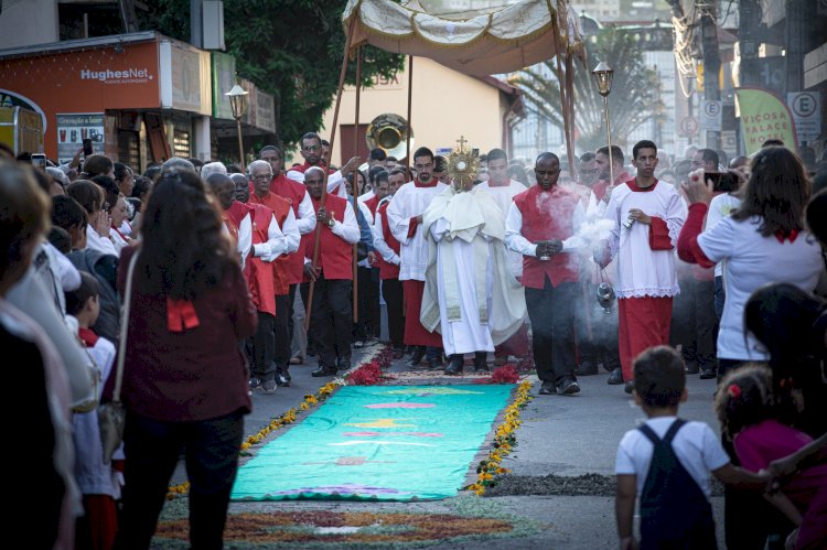Corpus Christi: a fé colore os caminhos