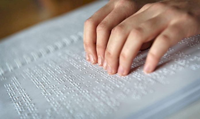 Estabelecimentos de Viçosa deverão disponibilizar cardápios em braille