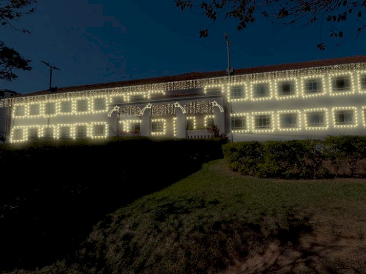 Prefeitura de Viçosa inicia montagem do Natal de Luzes 2025